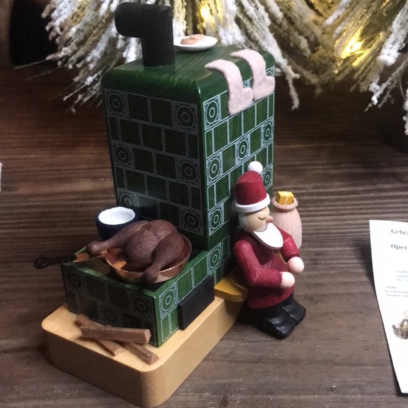 Williams Sonoma Richard Glaesser Smoke Stove with Santa Claus Incense Burner - Picture 12 of 17